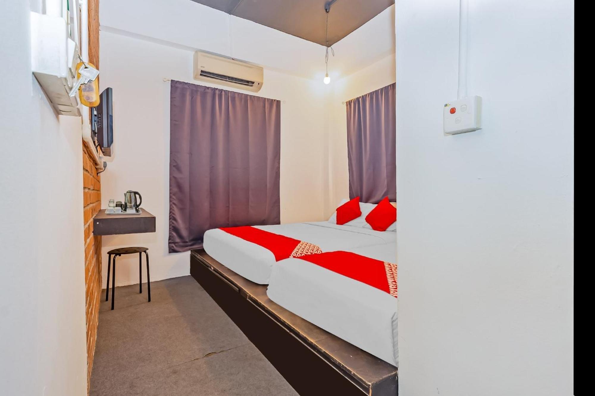 Super Oyo 44032 Zzz Hotel Malacca Exterior photo