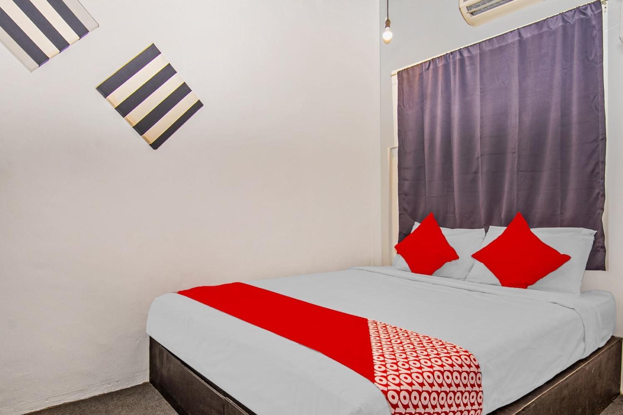 Super Oyo 44032 Zzz Hotel Malacca Exterior photo
