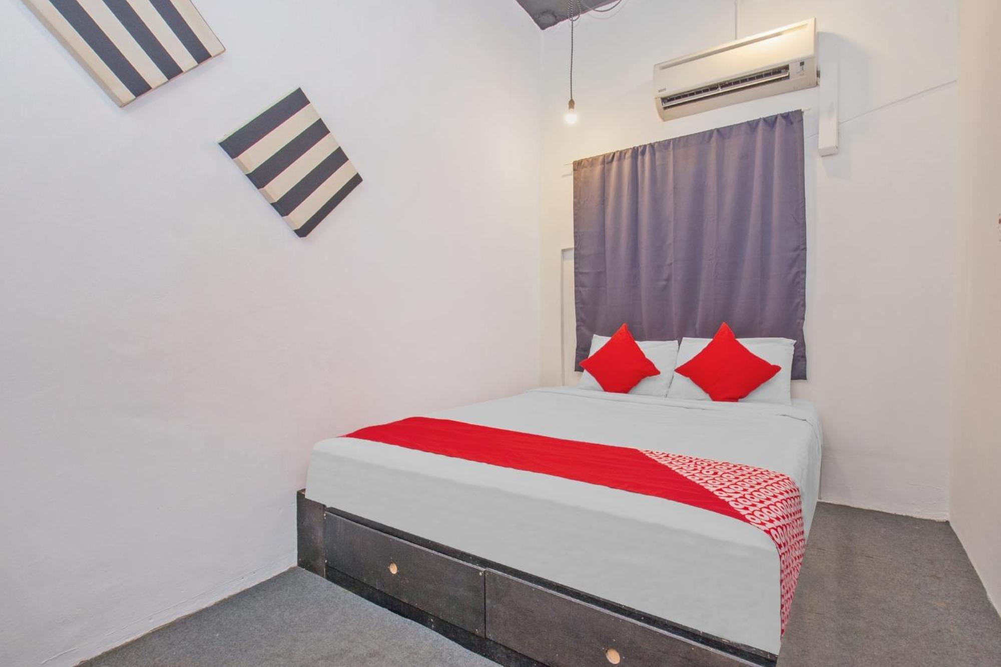 Super Oyo 44032 Zzz Hotel Malacca Exterior photo